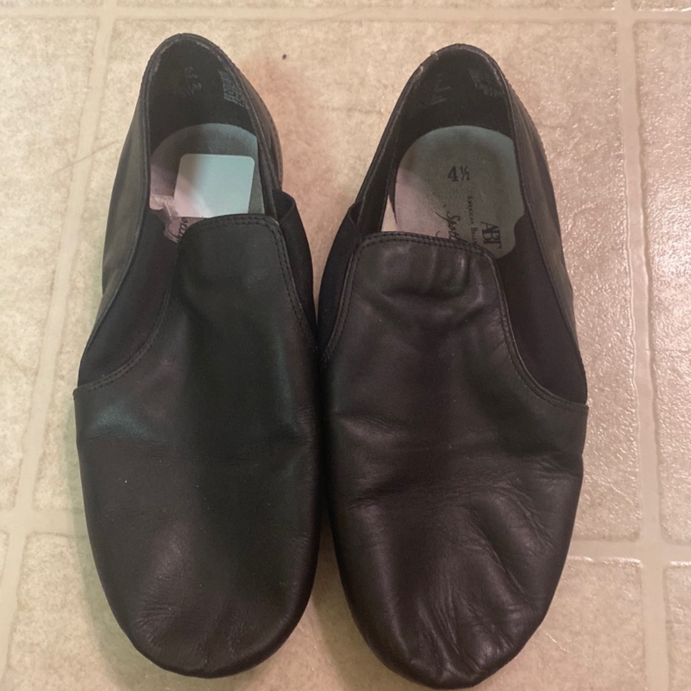 Jazz shoes size 4 1/2